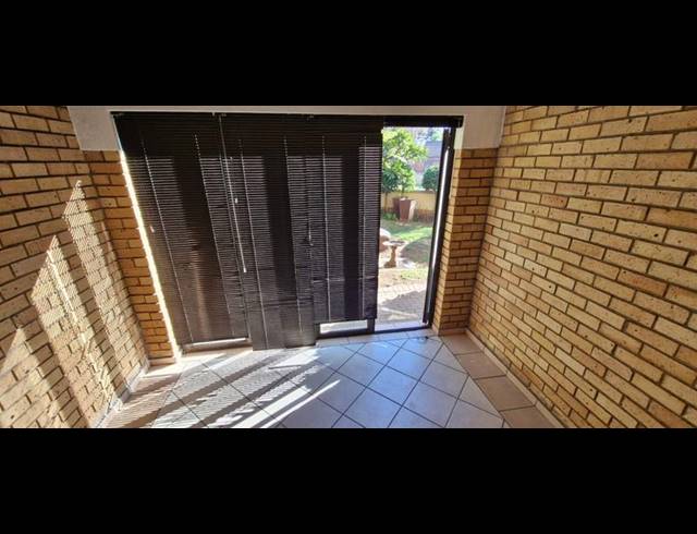 2 BEDROOM TOWNHOUSE FOR SALE IN MONAVONI